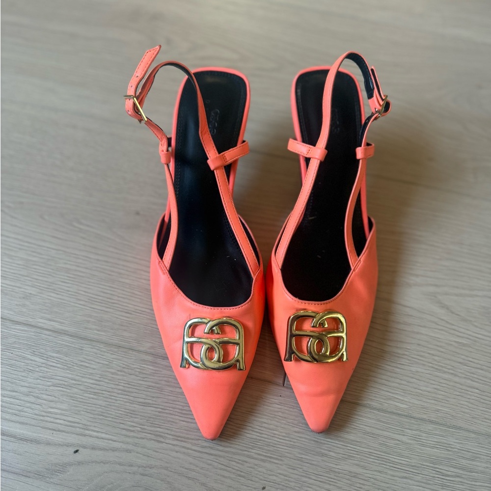 Elegant Orange Women's Shoes with Gold Accent
